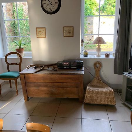 Busset Liages Situe Dans Le Bourbonnais 1 Chambres Lit Double Et Un Clic Clac Bagian luar foto