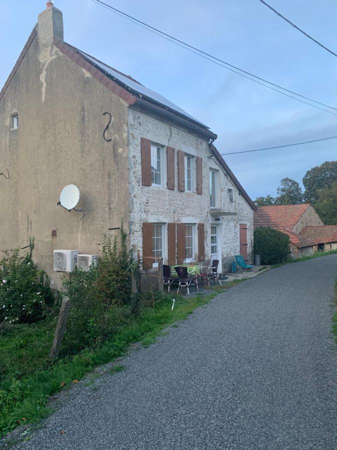 Busset Liages Situe Dans Le Bourbonnais 1 Chambres Lit Double Et Un Clic Clac Bagian luar foto