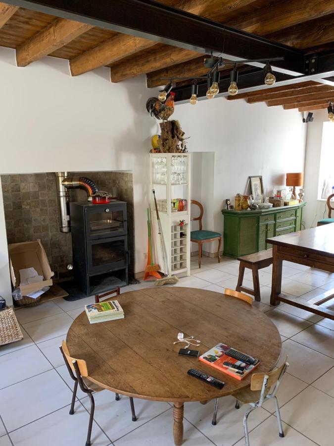 Busset Liages Situe Dans Le Bourbonnais 1 Chambres Lit Double Et Un Clic Clac Bagian luar foto